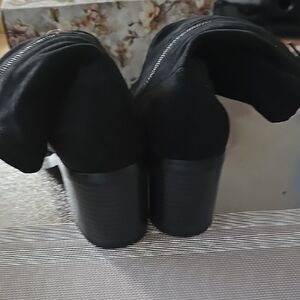 NWOT Elegant Black LeChateau Women's Ankle Boots